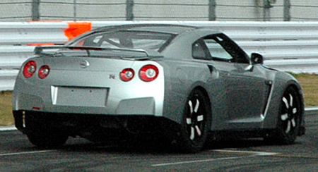 2009-nissan-gt-r-v-spec-2.jpg