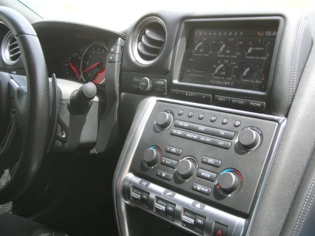 nissan-gtr-centre