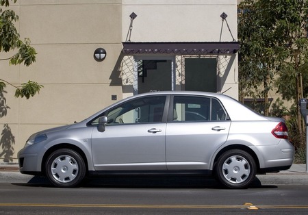 Nissan tiida 2011 хэтчбек