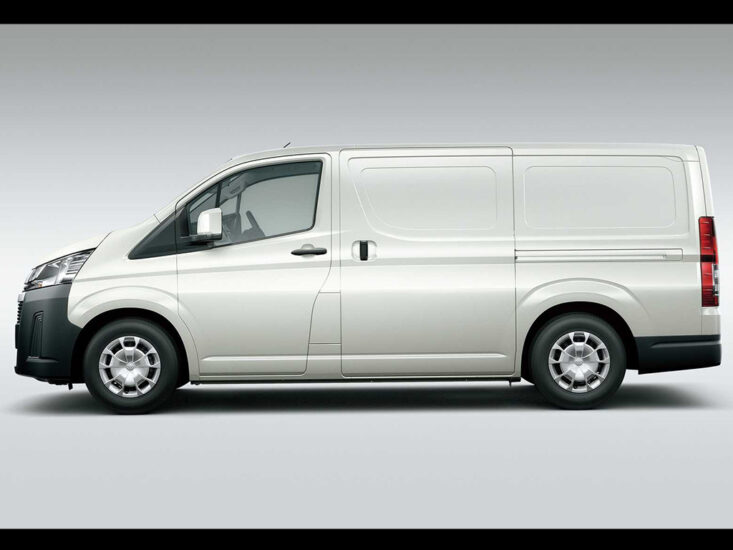 Тойота hiace 2020