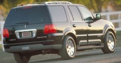 Lincoln Navigator 2003 rear view