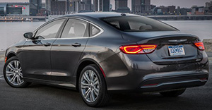 Chrysler 200 2015 rear view