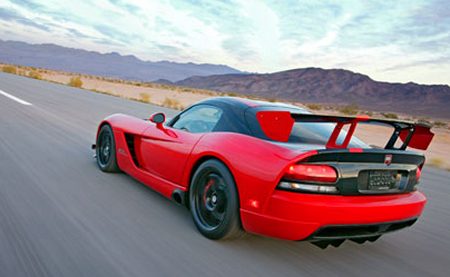 Dodge Viper ACR beats Nissan GT-R at 'Ring