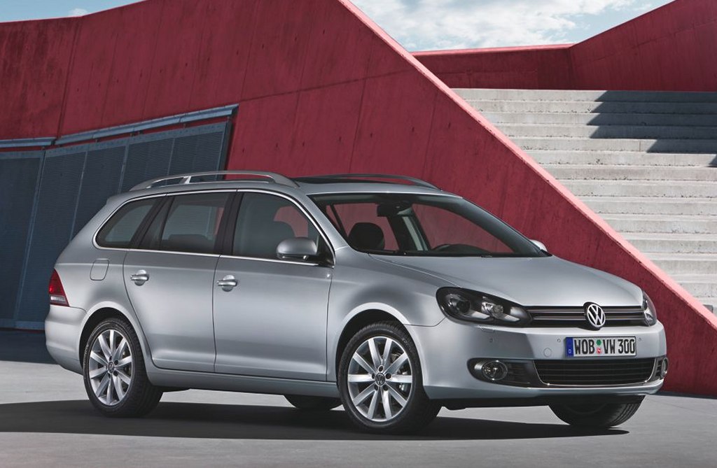 VW Golf wagon debuts, frightens bystanders