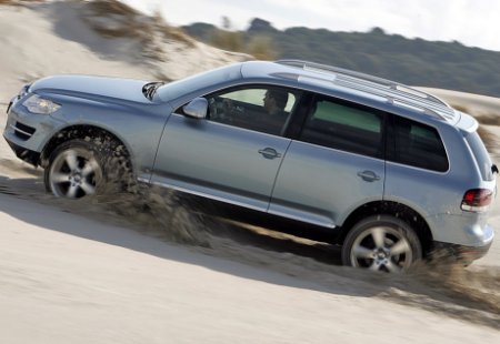 VW Touareg factory recall for flying spoiler defect