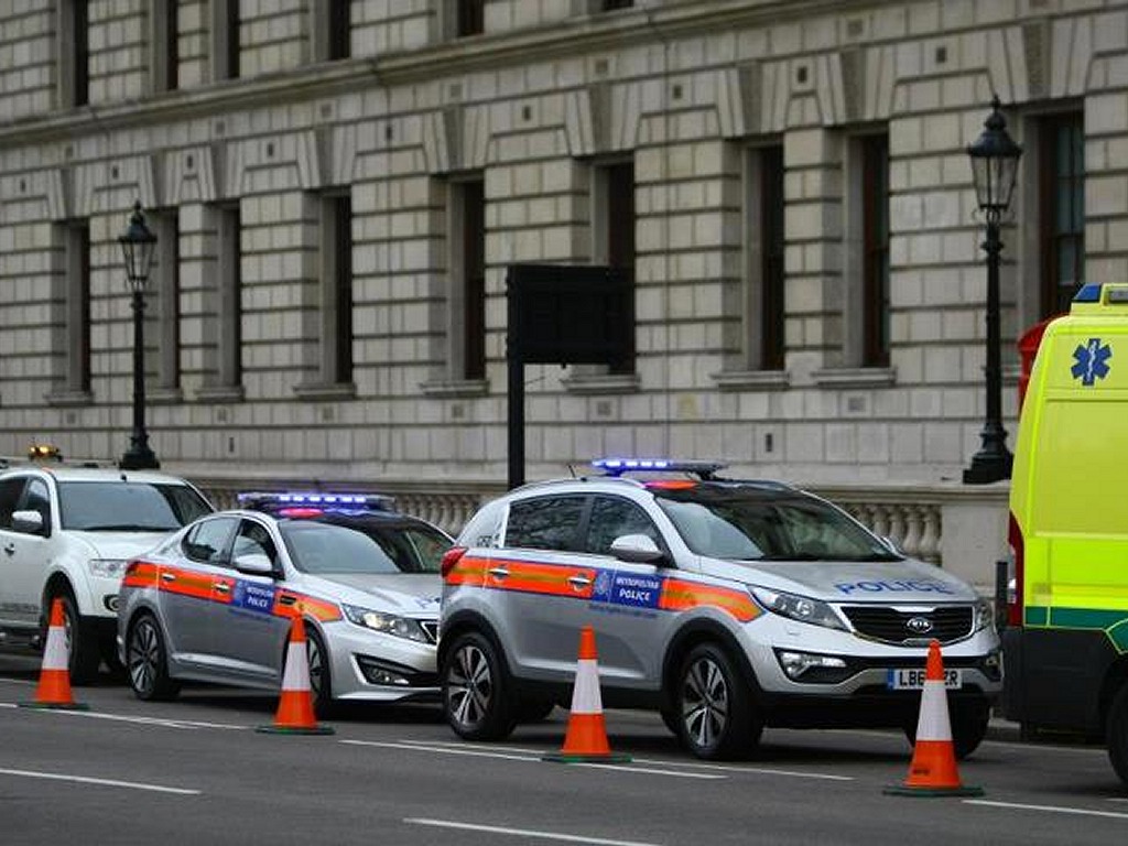 Kia Optima and Sportage police cars in Bond movie Skyfall