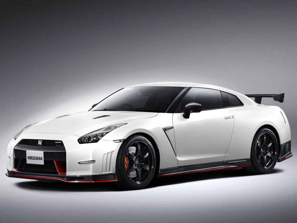 2015 Nissan GT-R Nismo is a mean little supercar