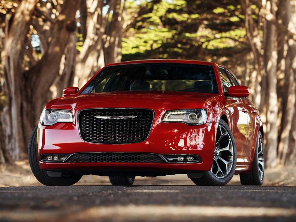 2015 Chrysler 300 & 300C officially revealed