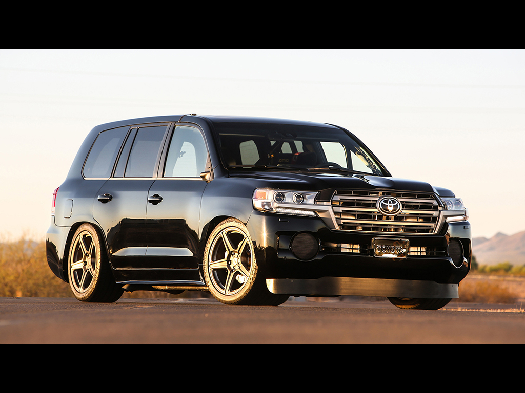 Toyota builds a 2000 hp Land Cruiser