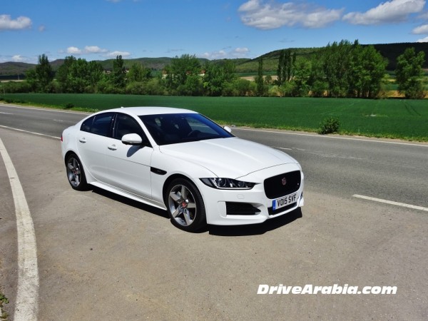 محرك جديد بأربع اسطوانات متاح لسيارات 2018 جاكوار F-Pace، و XE،  و XF