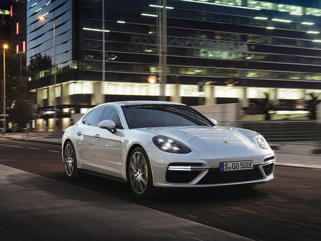 2018 Porsche Panamera Turbo S E-Hybrid ups the green game with 680 hp