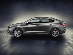 hyundai-i30-fastback