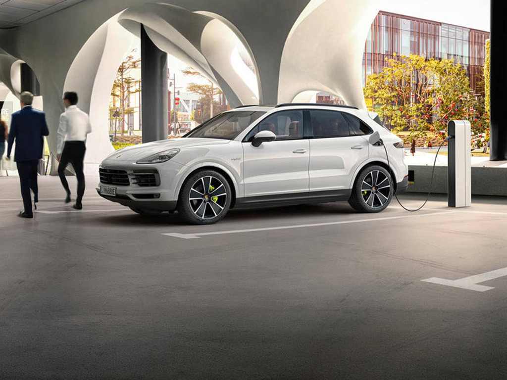 2019 Porsche Cayenne E-Hybrid brings green air to lineup