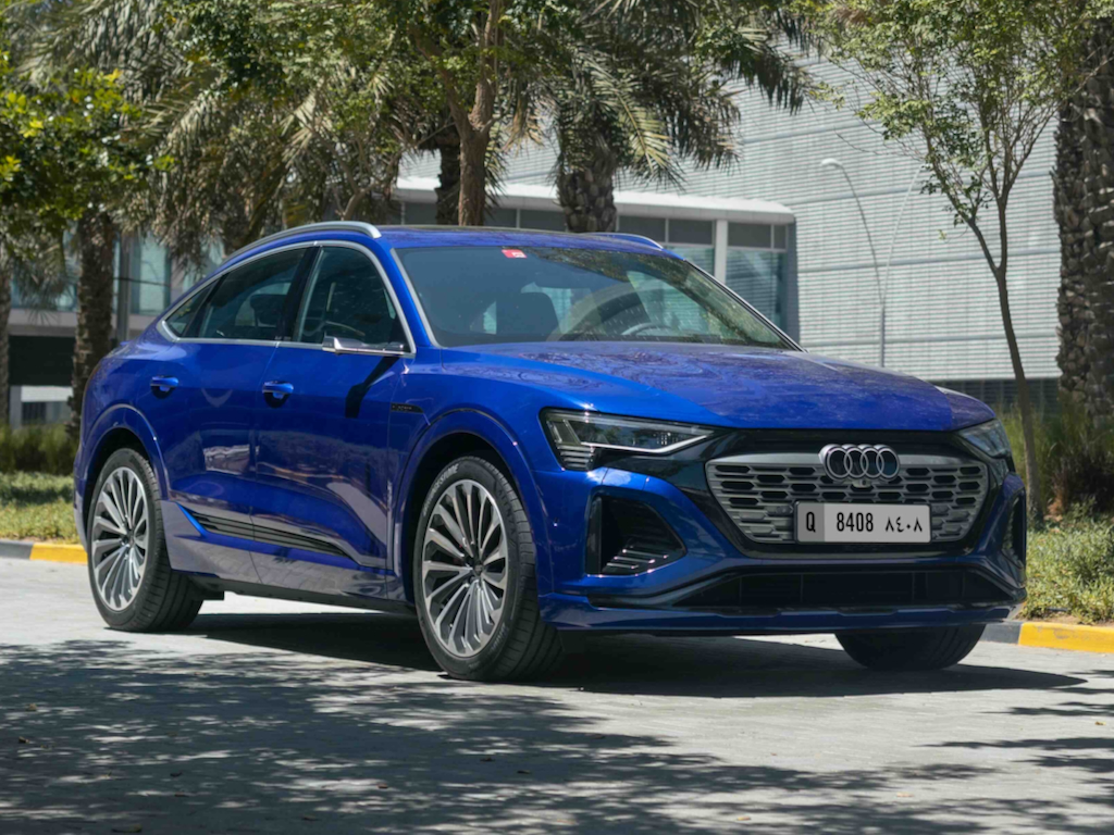 اختبر رفاهية التصميم حسب الطلب مع سيارة Audi Q8 e-tron الجديدة