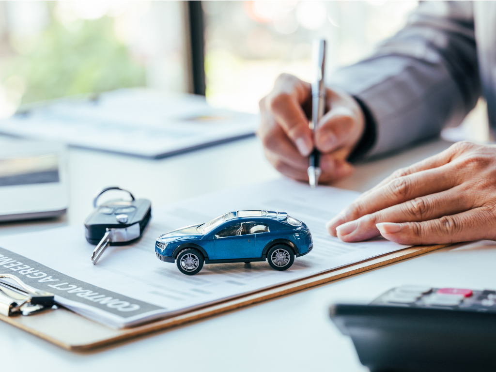 What Is the Difference Between Car Leasing and Financing?